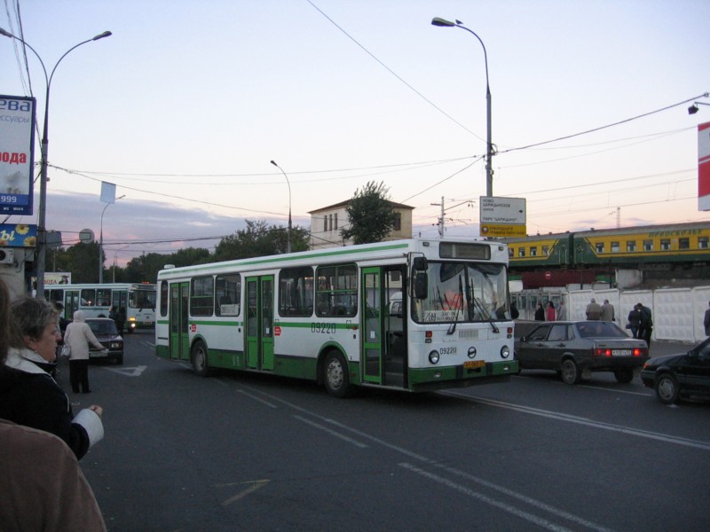 Moscow, LiAZ-5256.25 # 09220