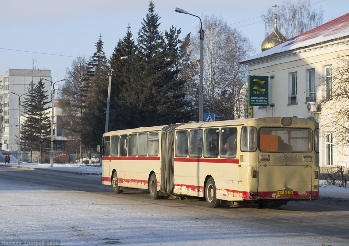 Novosibirsk region, Mercedes-Benz O305G # КР 142 54