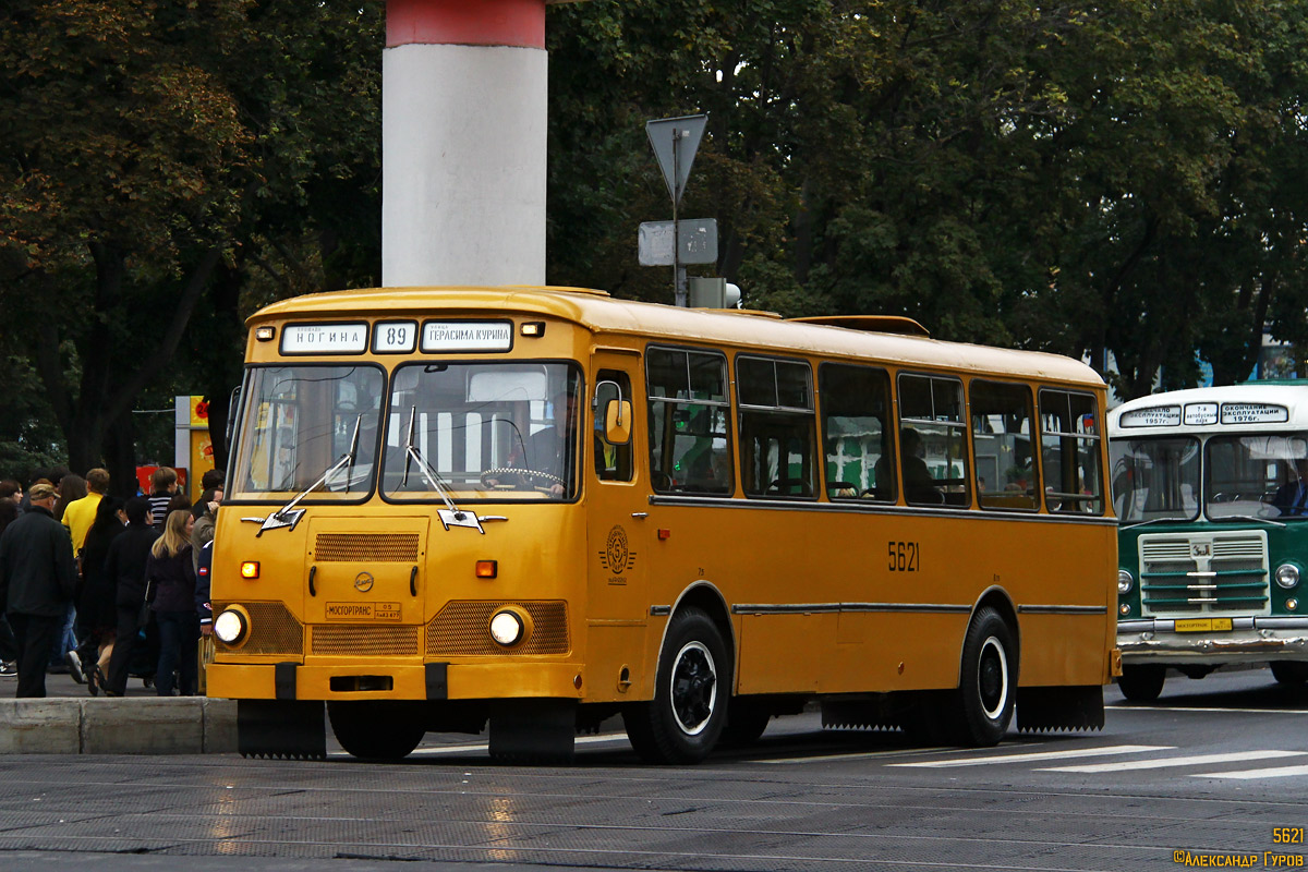 Moscow, LiAZ-677M # 5621