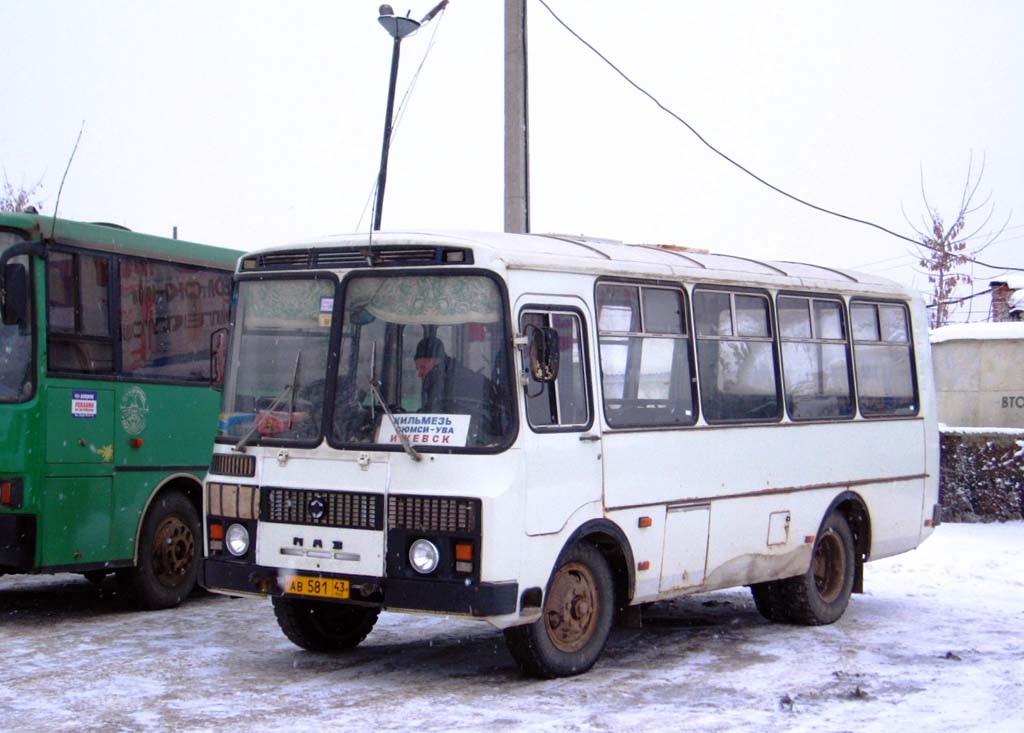 Kirov region, PAZ-3205-110 # АВ 581 43