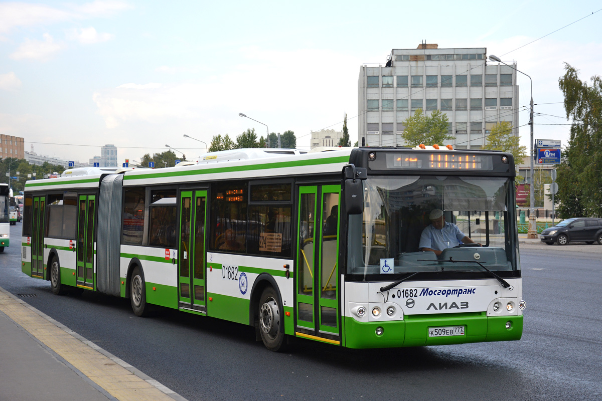 Moscow, LiAZ-6213.22 # 01682