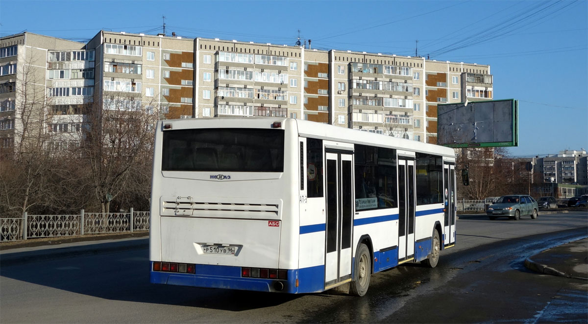 Sverdlovsk region, NefAZ-5299-20-32 # 1040