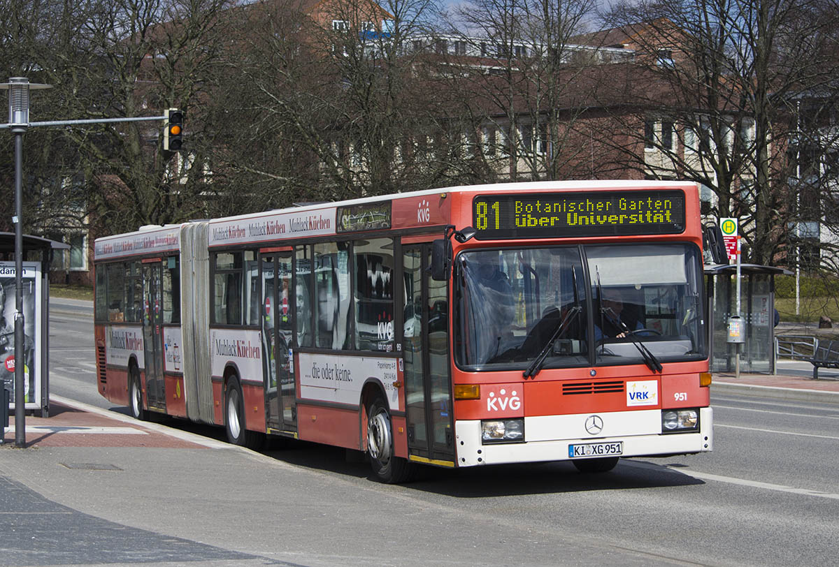 Germany, Mercedes-Benz O405GN2 # 951