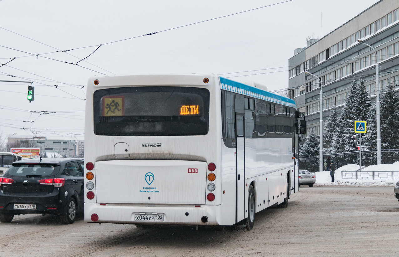 Bashkortostan, NefAZ-5299-17-52 # 5204