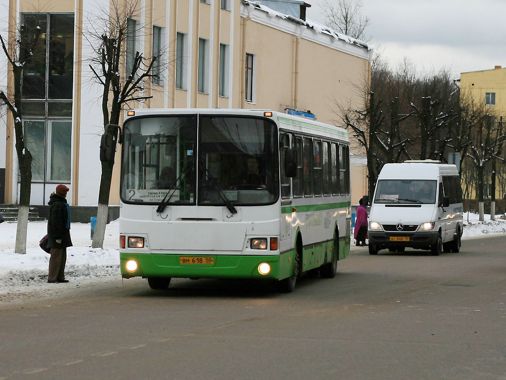 Московская область, ЛиАЗ-5256.25 № 303; Московская область, Самотлор-НН-323760 (MB Sprinter 413CDI) № 1063