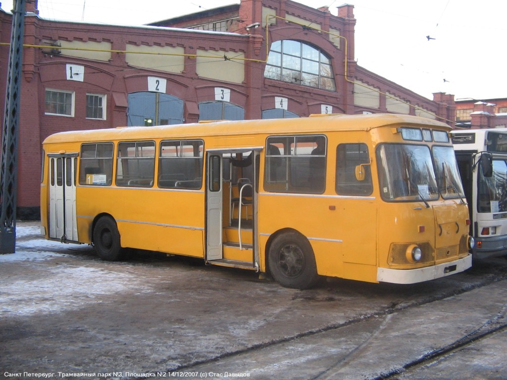 Sankt Peterburgas, LiAZ-677M Nr. 7009; Sankt Peterburgas — Exhibition of public transport (2007)