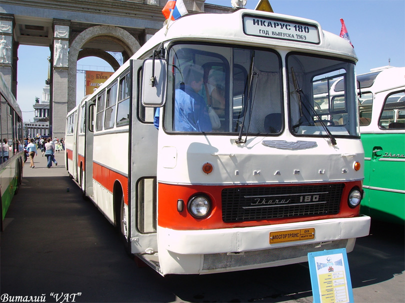 Москва, Ikarus 180 № 011