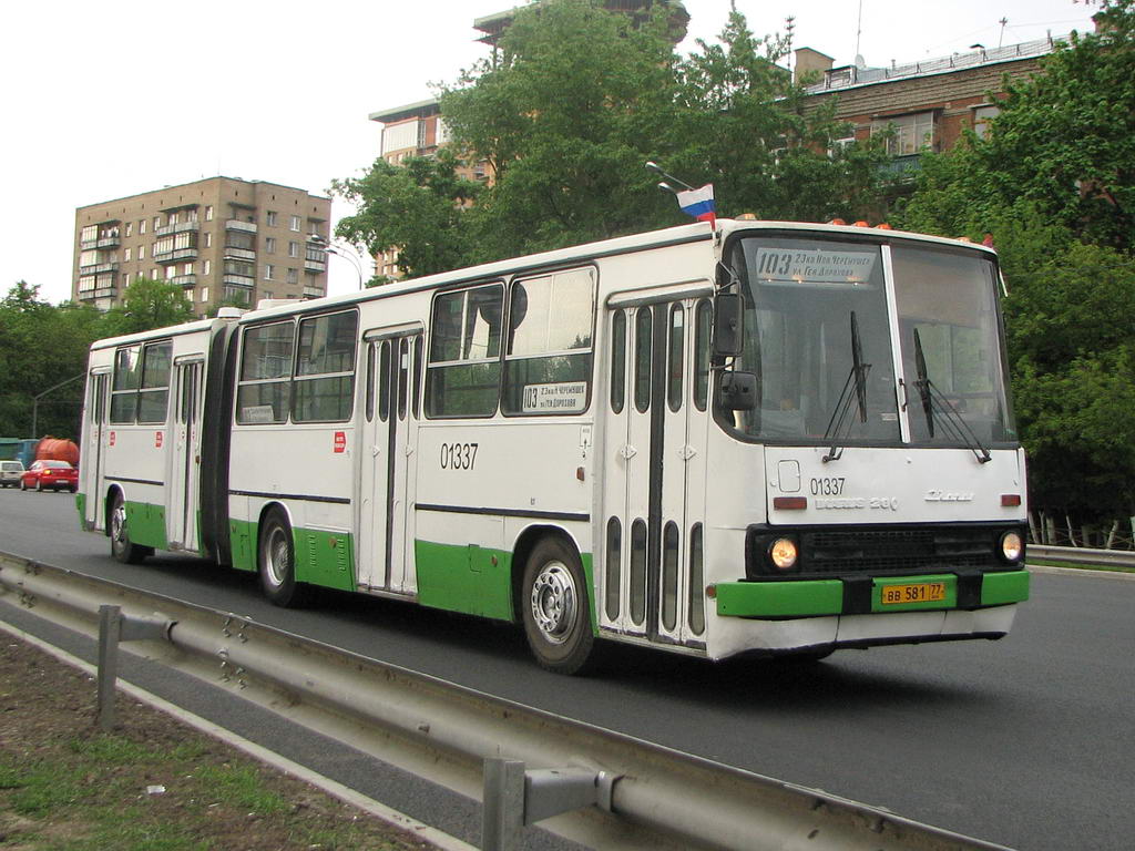 Moskva, Ikarus 280.33M č. 01337