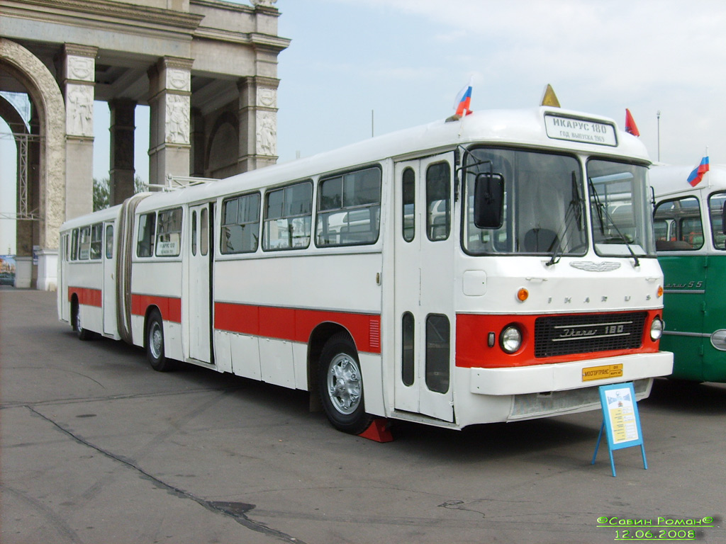 Москва, Ikarus 180 № 011