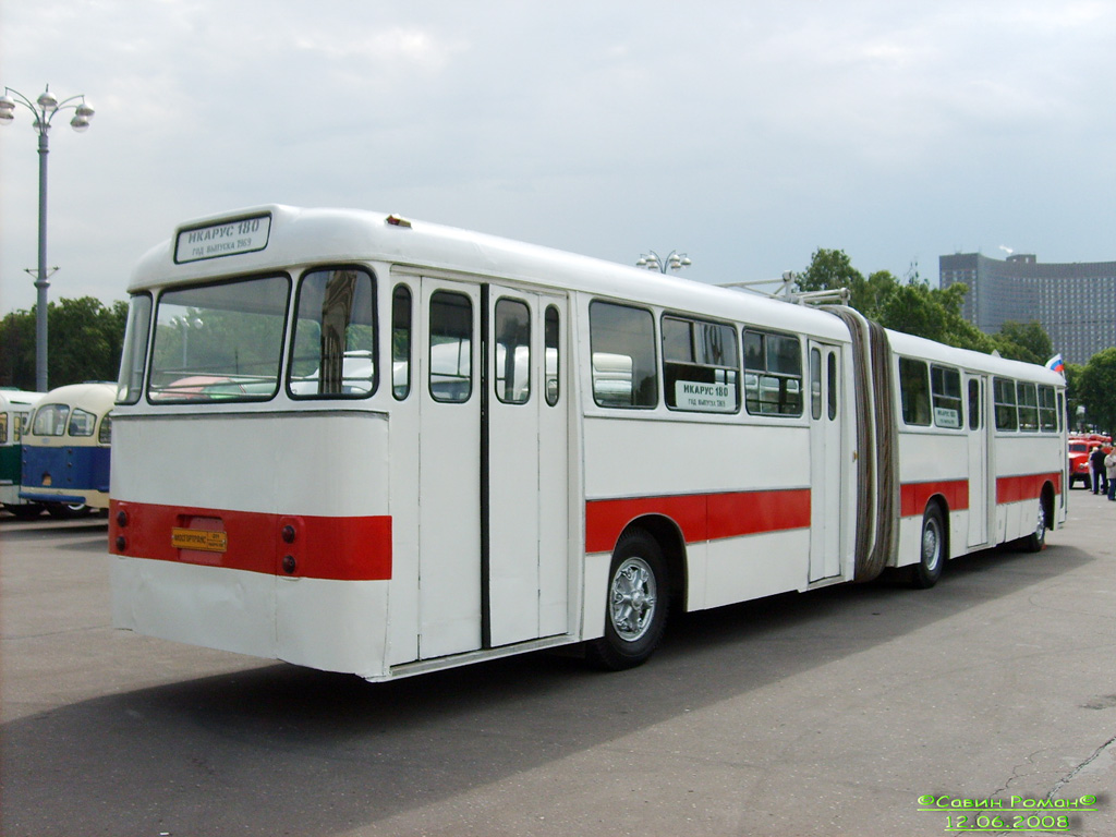 Москва, Ikarus 180 № 011