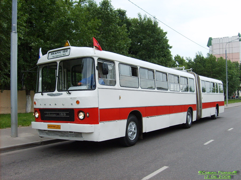 Москва, Ikarus 180 № 011