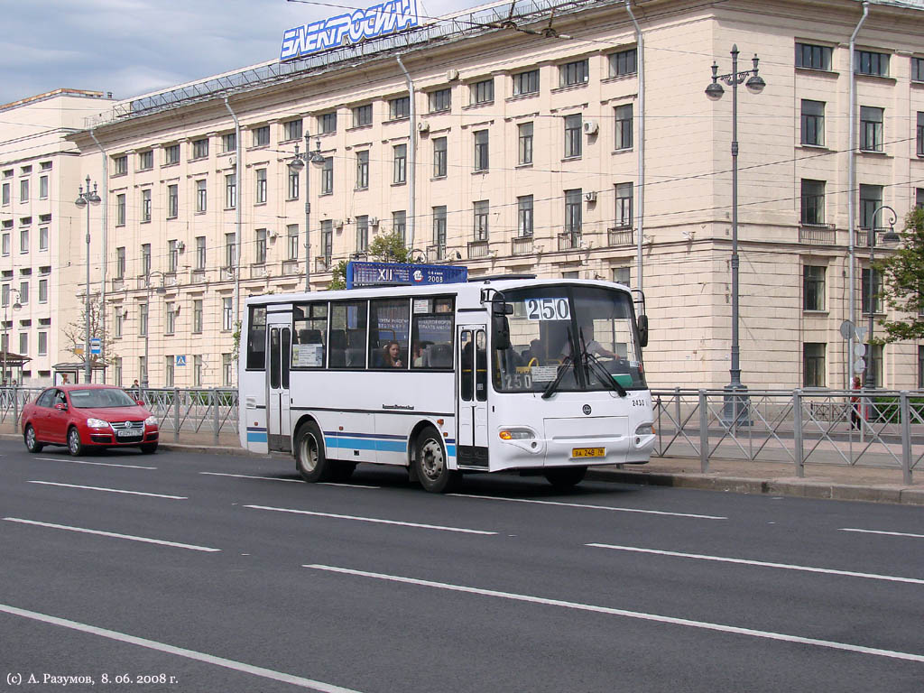 Sankt Petersburg, KAvZ-4235-03 Nr. 2430