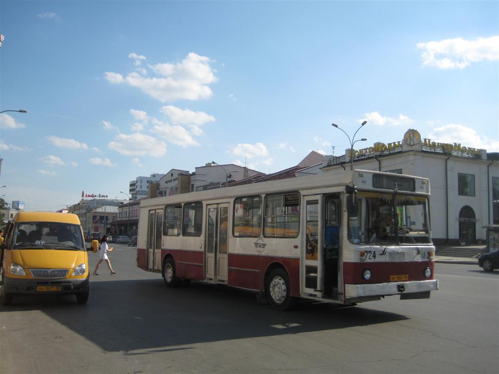 Свердловская область, ЛиАЗ-5256.00 № 724