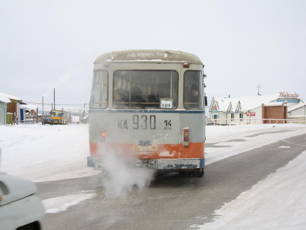 Sakha (Yakutia), LiAZ-677M # КА 930 14; Sakha (Yakutia), Ikarus 260.50 # КА 947 14