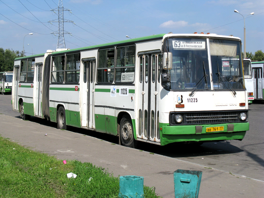 Moskau, Ikarus 280.33M Nr. 11225