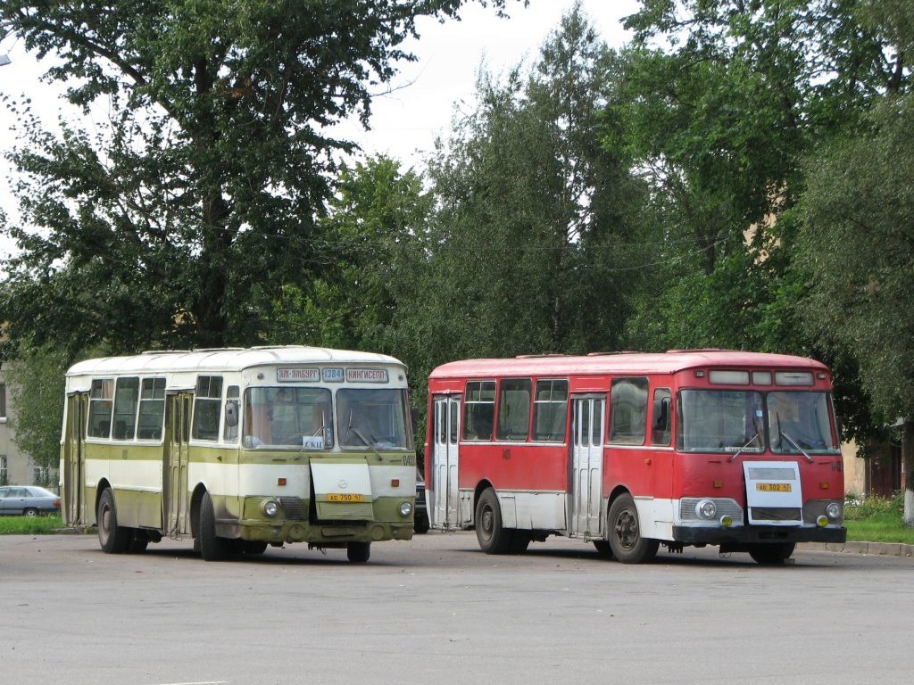 Leningradská oblast, LiAZ-677B č. 04213; Leningradská oblast, LiAZ-677M č. 04226