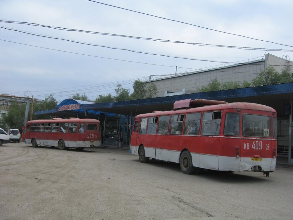 Саха (Якутия), ЛиАЗ-677М (ТоАЗ) № КВ 409 14; Саха (Якутия), ЛиАЗ-677М № КА 921 14