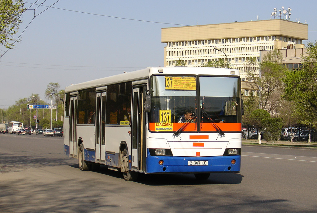 Almaty, NefAZ-5299 ("KamAZ-Engineering") sz.: Z 383 CE