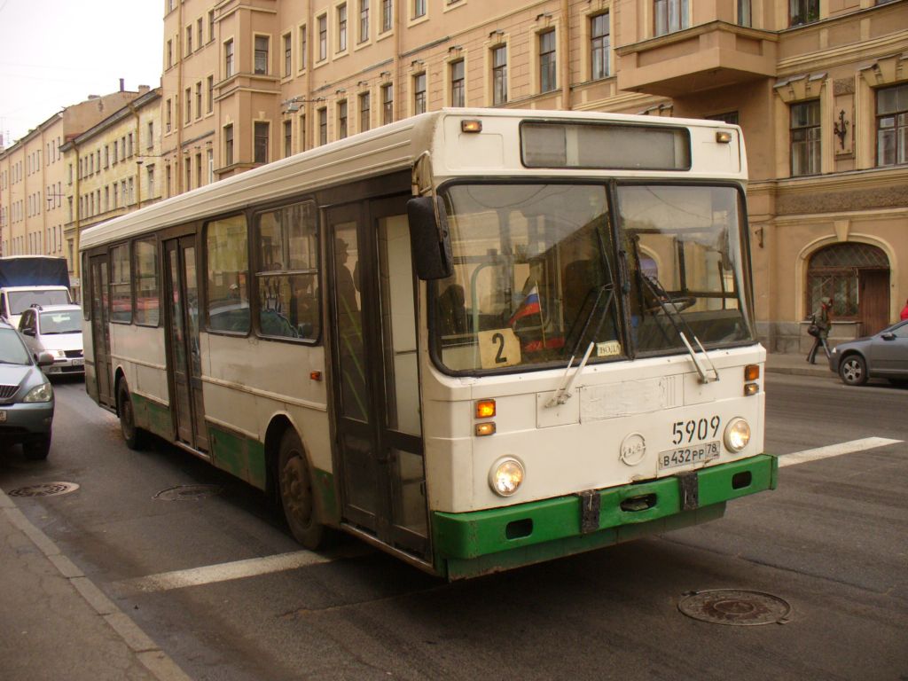 Sankt Petersburg, LiAZ-5256.25 Nr. 5909