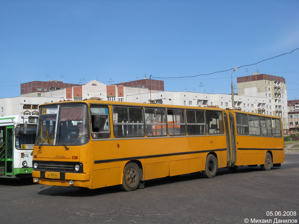 Пскоўская вобласць, ЛиАЗ-5256.25 № 142; Пскоўская вобласць, Ikarus 280.33 № 235