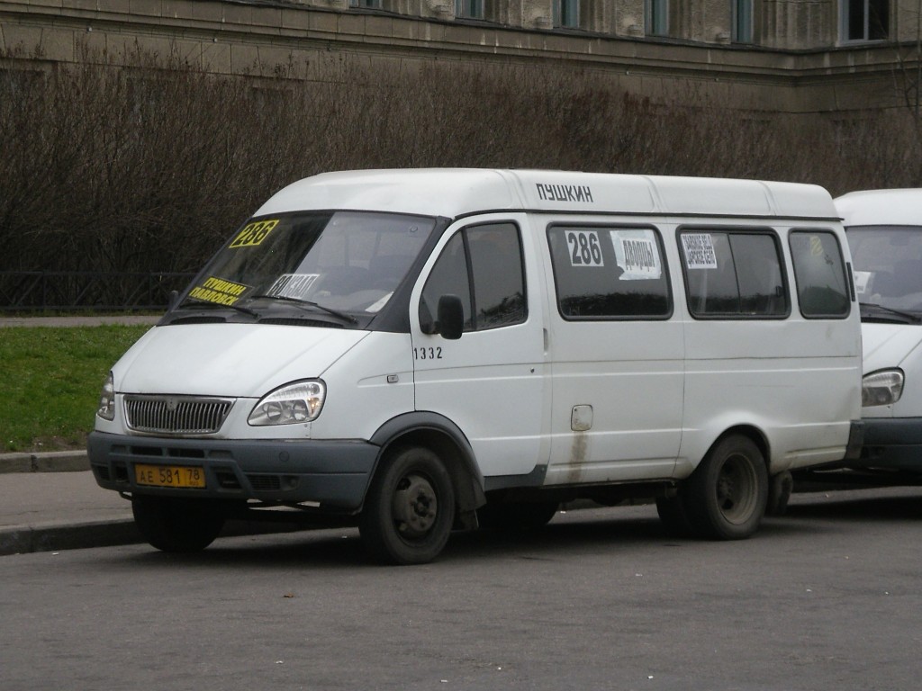 Sankt Petersburg, GAZ-322131 (X78) Nr 1332