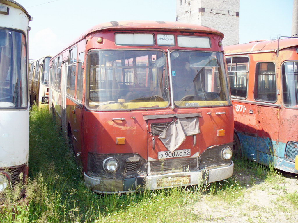 Kirov region, LiAZ-677M # Х 908 АО 43