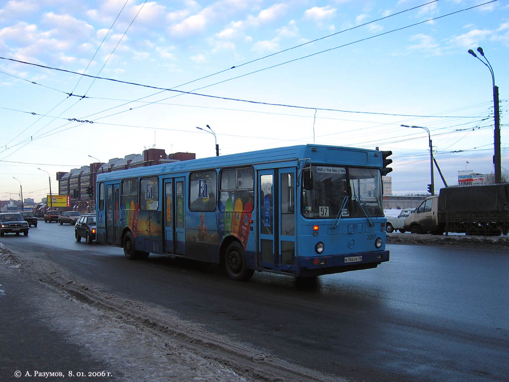 Petrohrad, LiAZ-5256.00 č. 3237