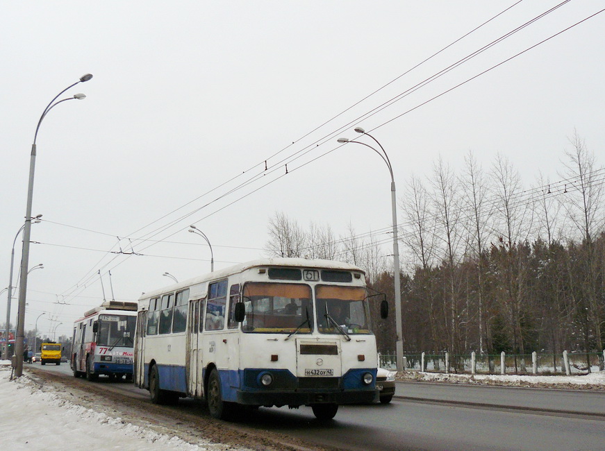 Кемеровская область - Кузбасс, ЛиАЗ-677М № 121