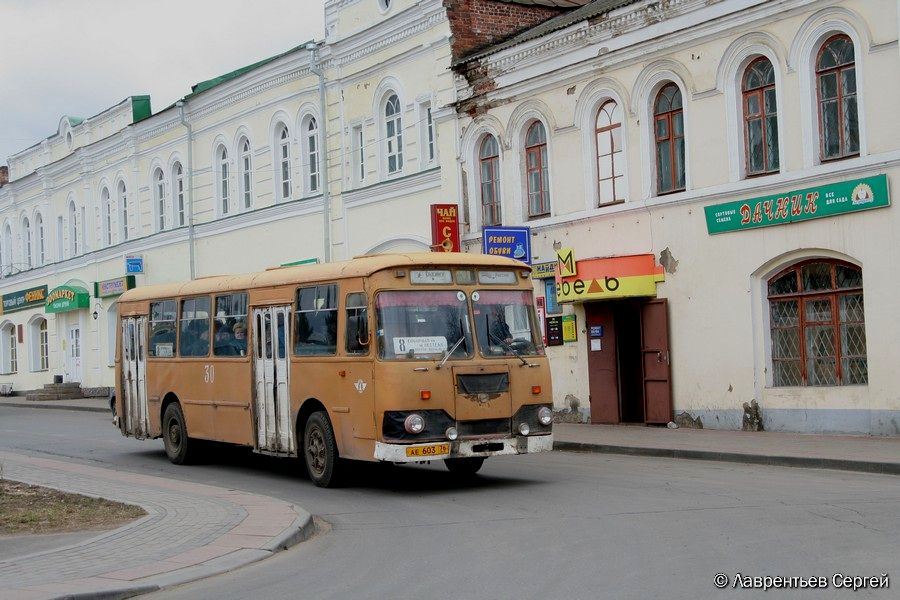Рыбинский автобус. Рыбинск автобус ЛИАЗ 677. Автобус ЛИАЗ Рыбинск. ЛИАЗ 677 собранный в Рыбинске. Старый автовокзал Рыбинск.