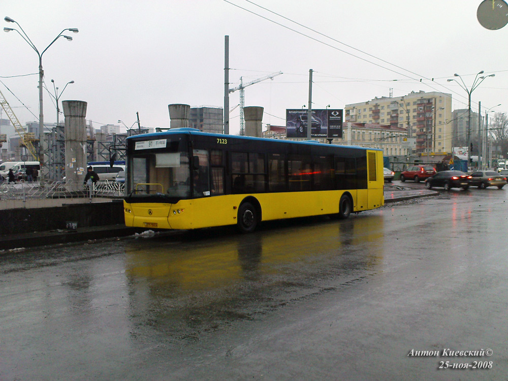 Kyiv, LAZ А183D1 # 7123