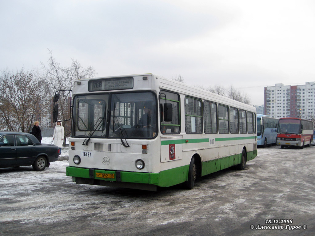 Moskva, LiAZ-5256.25 č. 16187