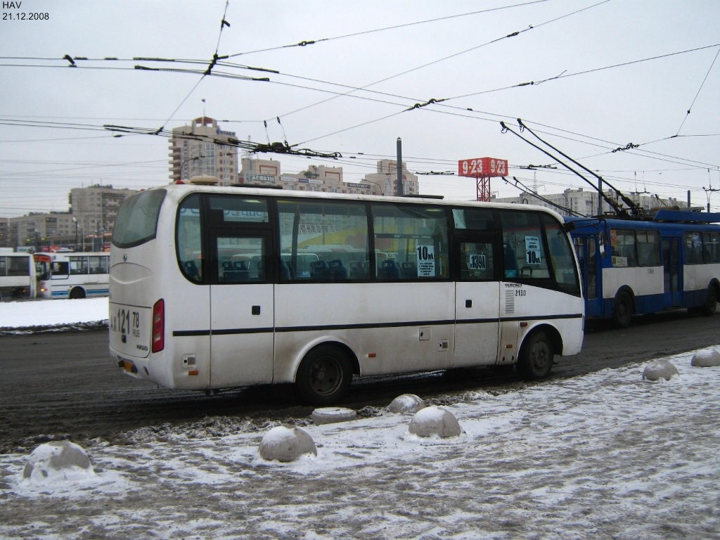 Petrohrad, Yutong ZK6737D č. 2180