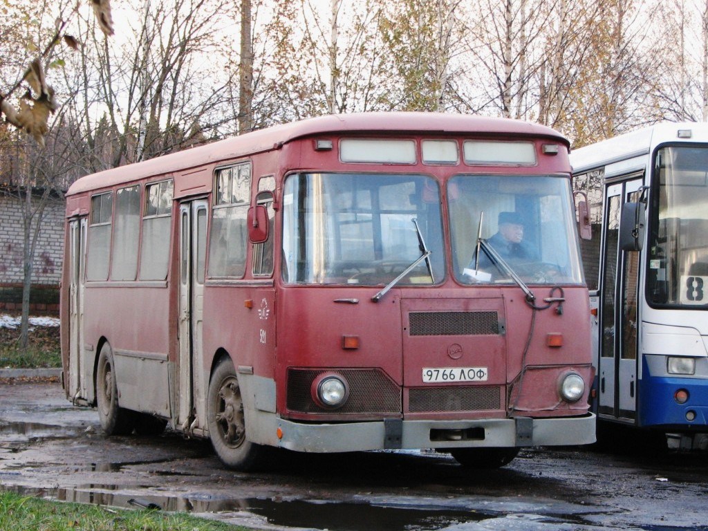 Ленинградская область, ЛиАЗ-677М № 521