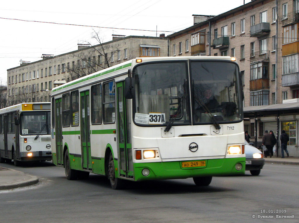 Санкт-Петербург, ЛиАЗ-5256.25 № 7142