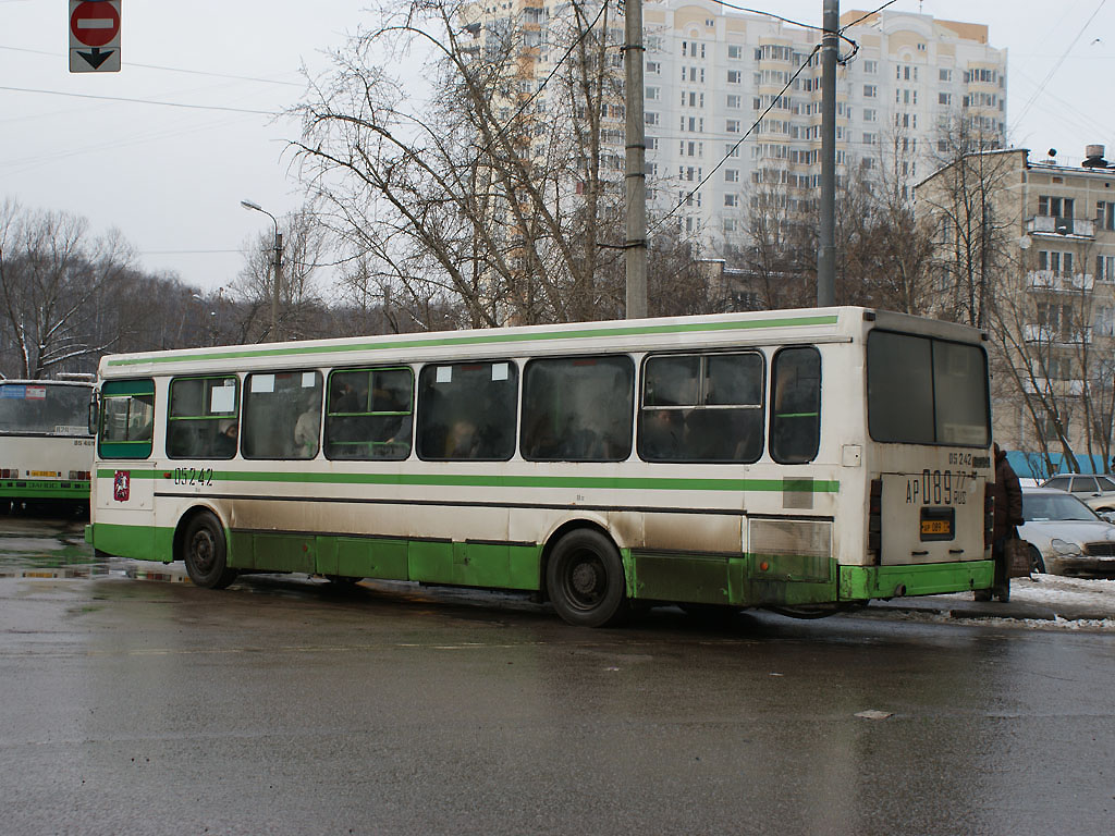 Москва, ЛиАЗ-5256.25 № 05242