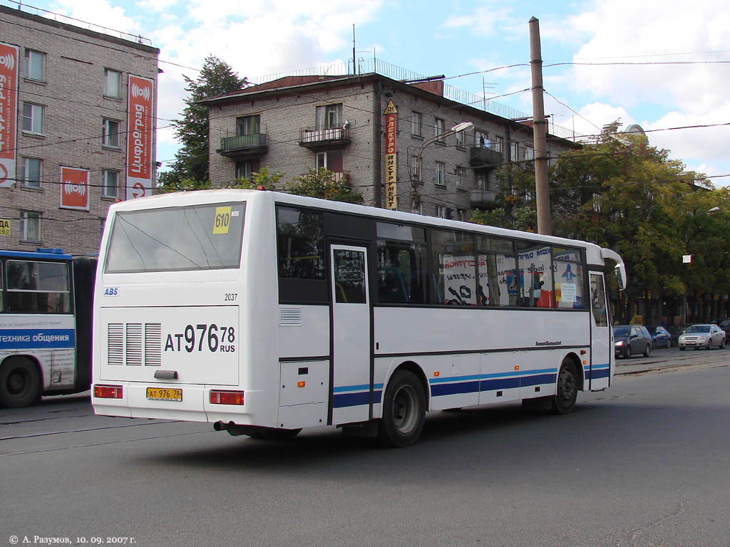 Ленинградская область, КАвЗ-4238-00 № 2037