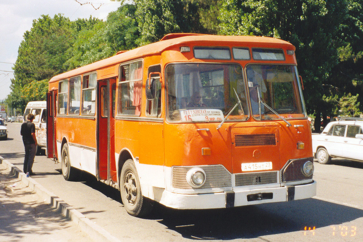 Фото автобуса 80. ЛИАЗ 677 оранжевый. ЛИАЗ 677 1993. ЛИАЗ-677 1992. ЛИАЗ 677 90е.