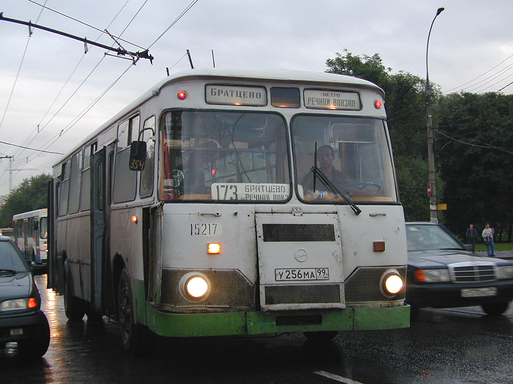 Москва, ЛиАЗ-677М № 15217