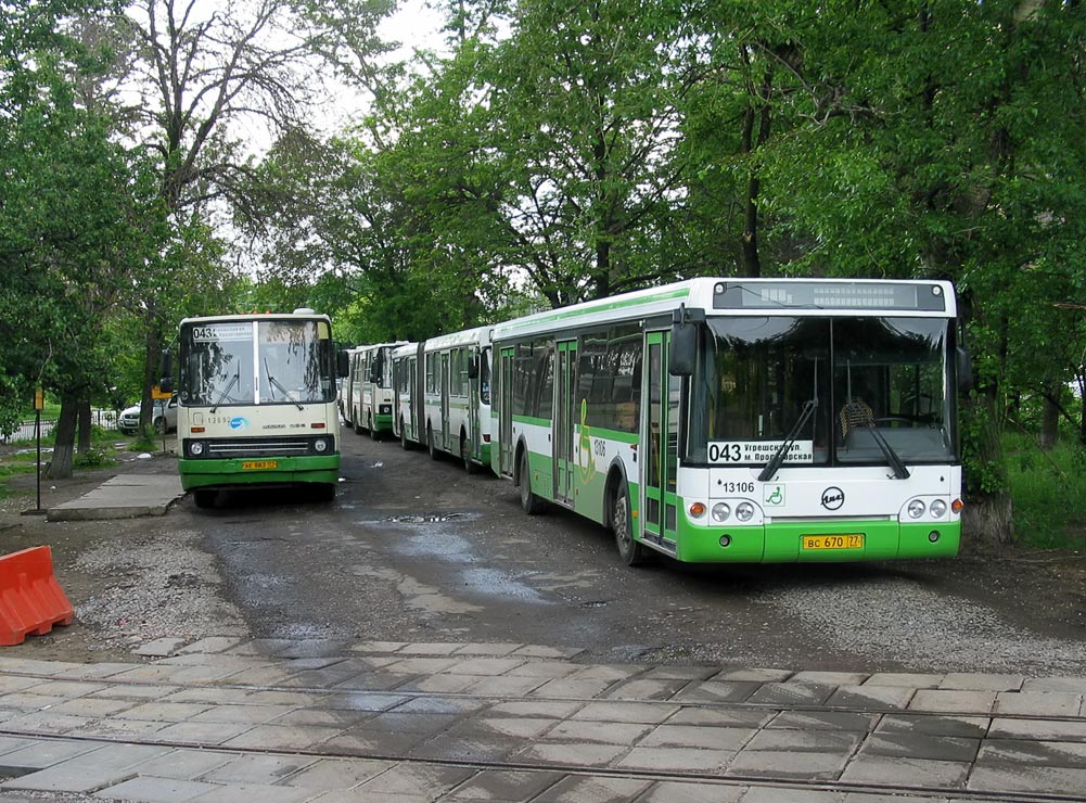 Москва, ЛиАЗ-5292.20 № 13106; Москва, Ikarus 280.33M № 13690