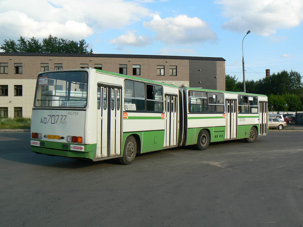 Moskau, Ikarus 280.33M Nr. 06258