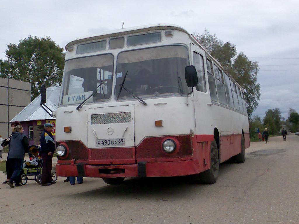 Тверская область, ЛиАЗ-677М № В 490 ВА 69