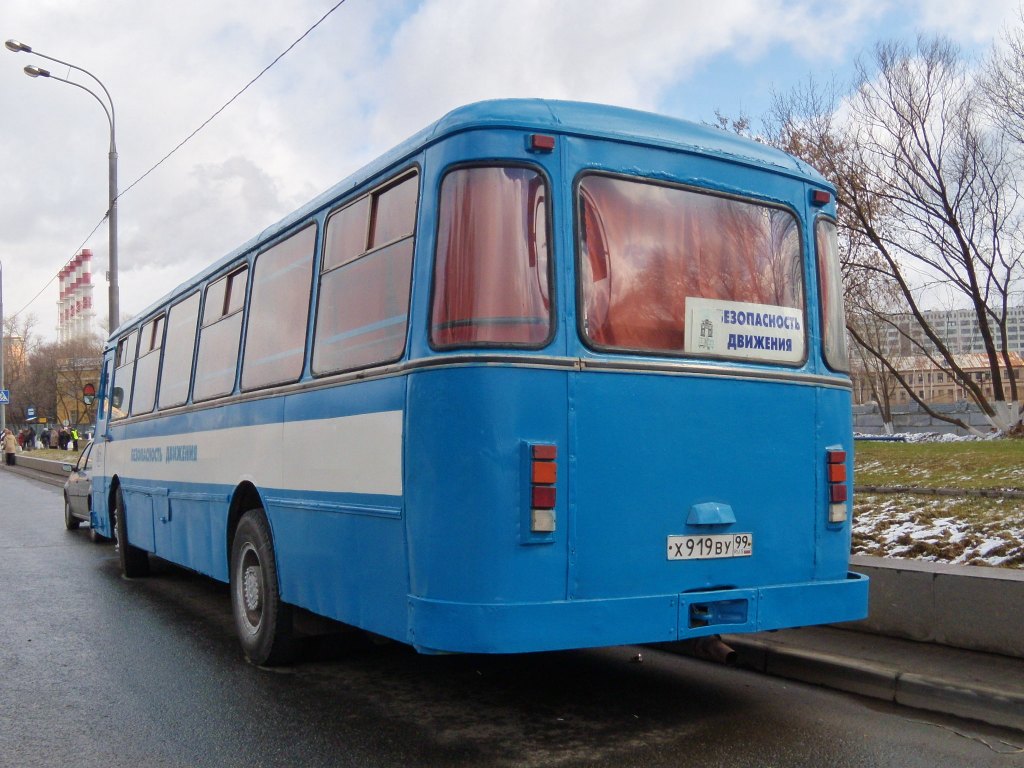 Moscow, LiAZ-677M # 08933