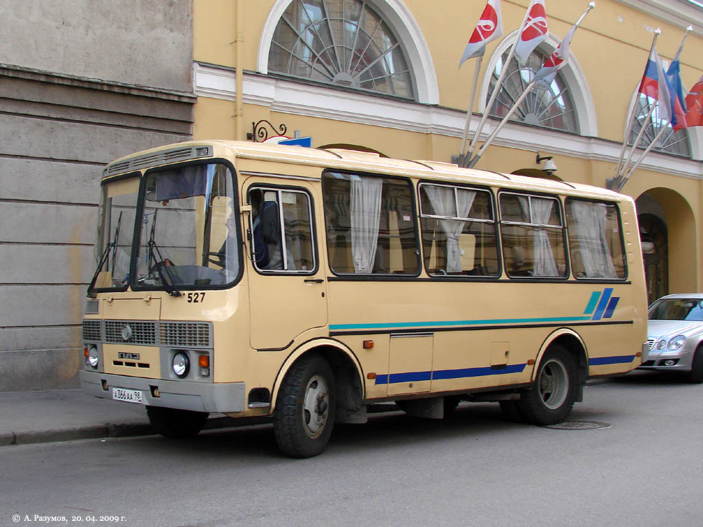 Petrohrad, PAZ-32053 č. 527