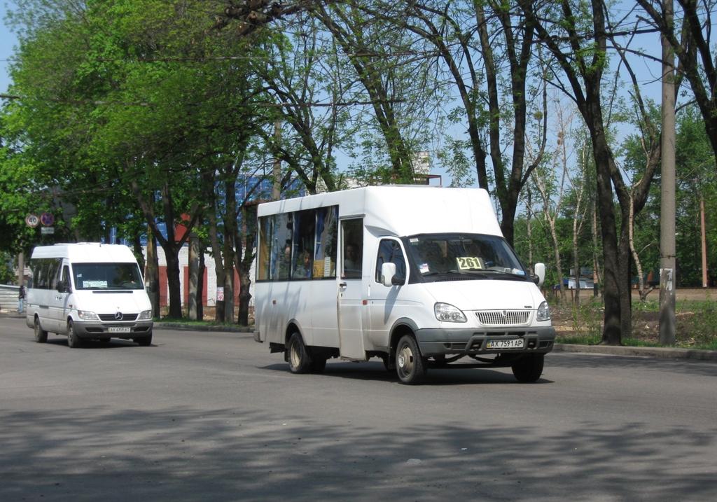 Charkovská oblast, Mercedes-Benz Sprinter W903 311CDI č. AX 6359 AT; Charkovská oblast, Ruta SPV A048.3 č. AX 7591 AP