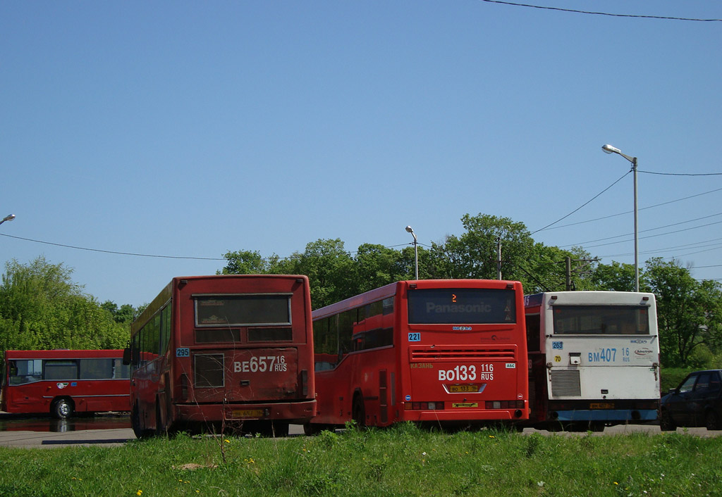 Татарстан, СканТат-5226 "Барс" № 04295; Татарстан, НефАЗ-5299-30-22 № 04221; Татарстан, НефАЗ-5299-20-15 № 04263; Татарстан — Конечные Станции