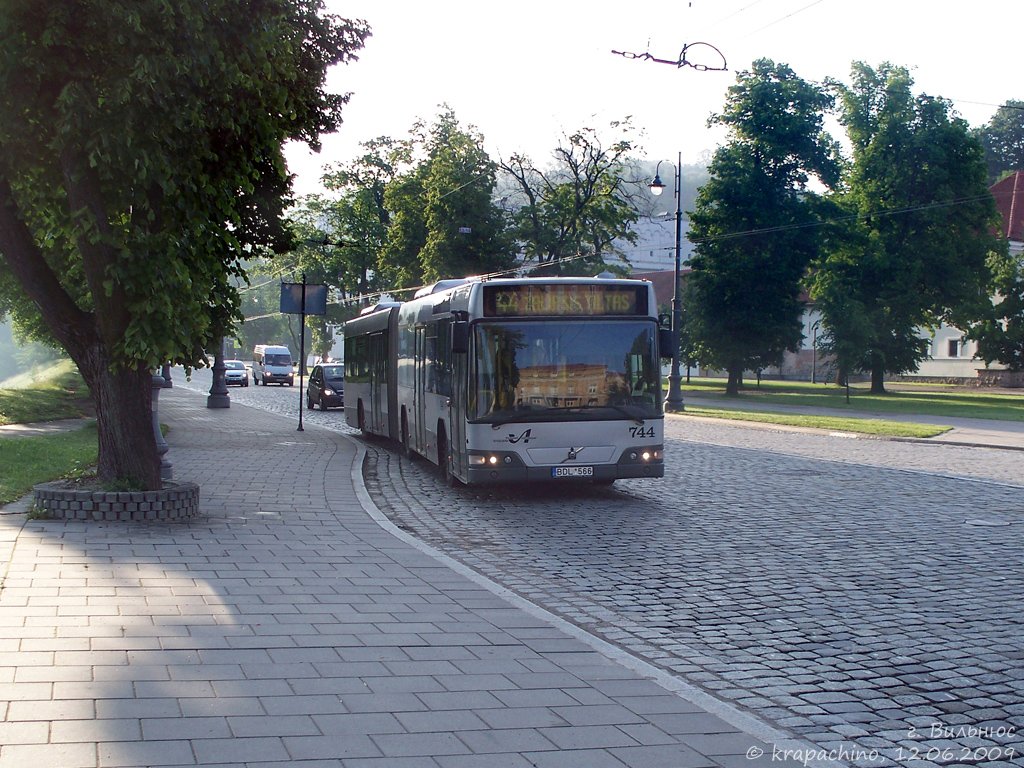 Литва, Volvo 7700A № 744