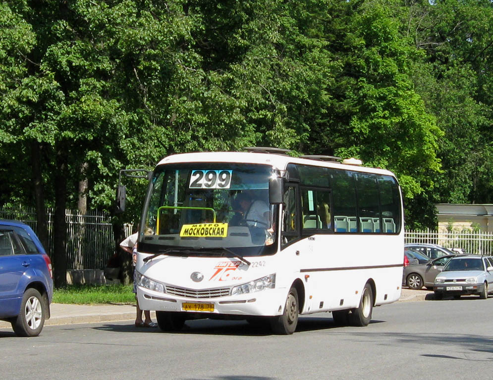 Sankt Petersburg, Yutong ZK6737D Nr 2242