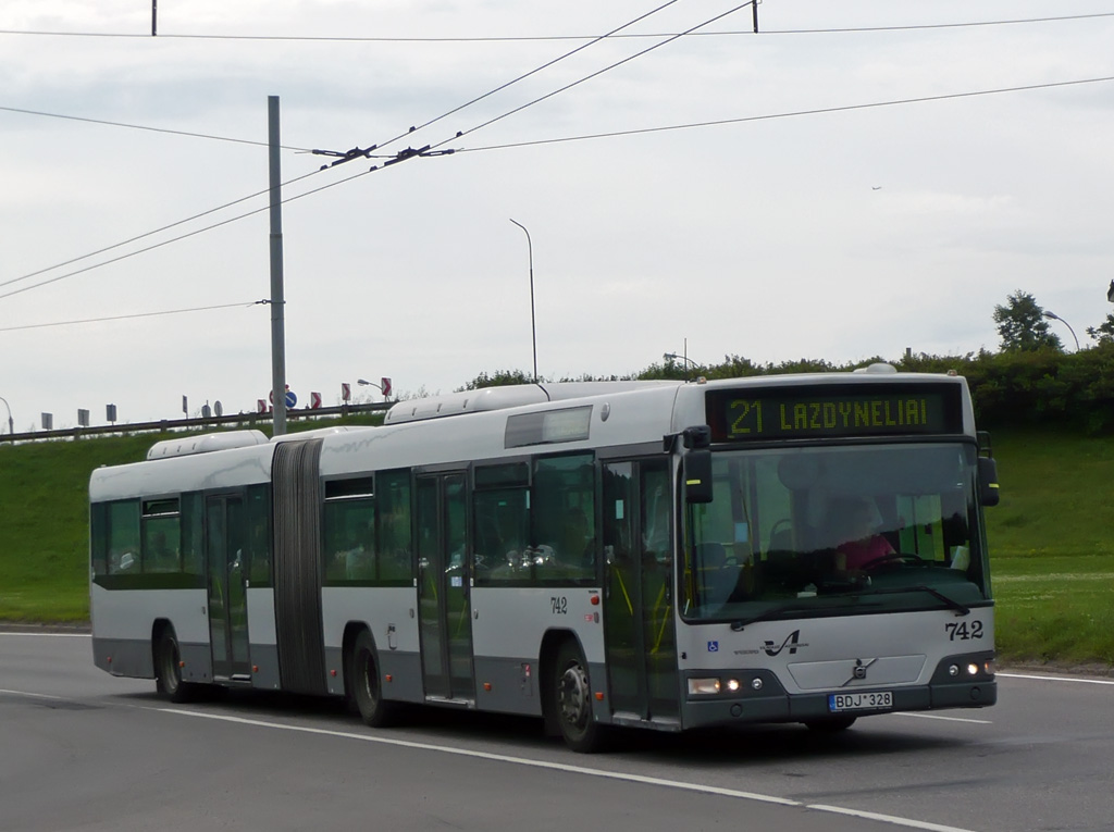 Литва, Volvo 7700A № 742