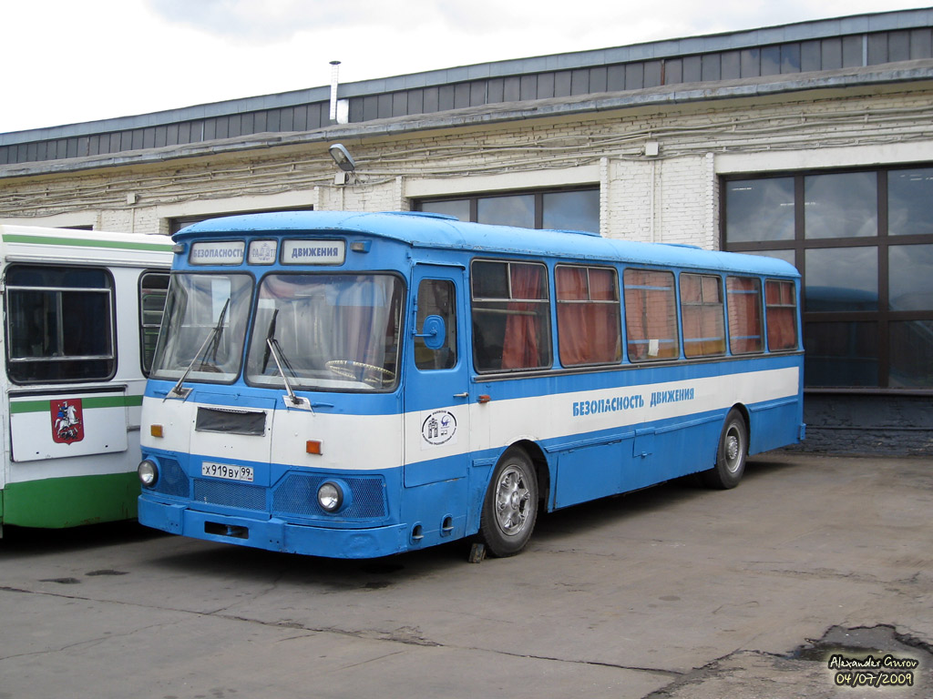 Moskwa, LiAZ-677M Nr 08933