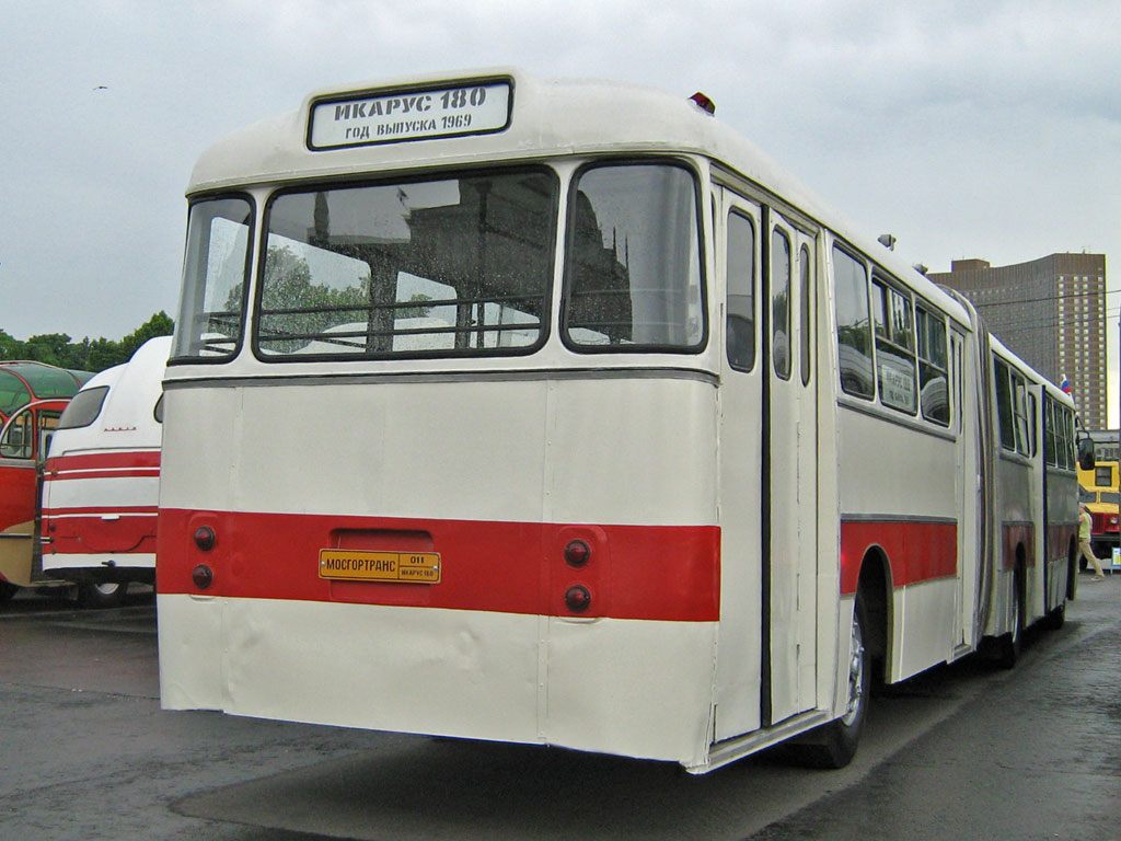 Москва, Ikarus 180 № 011